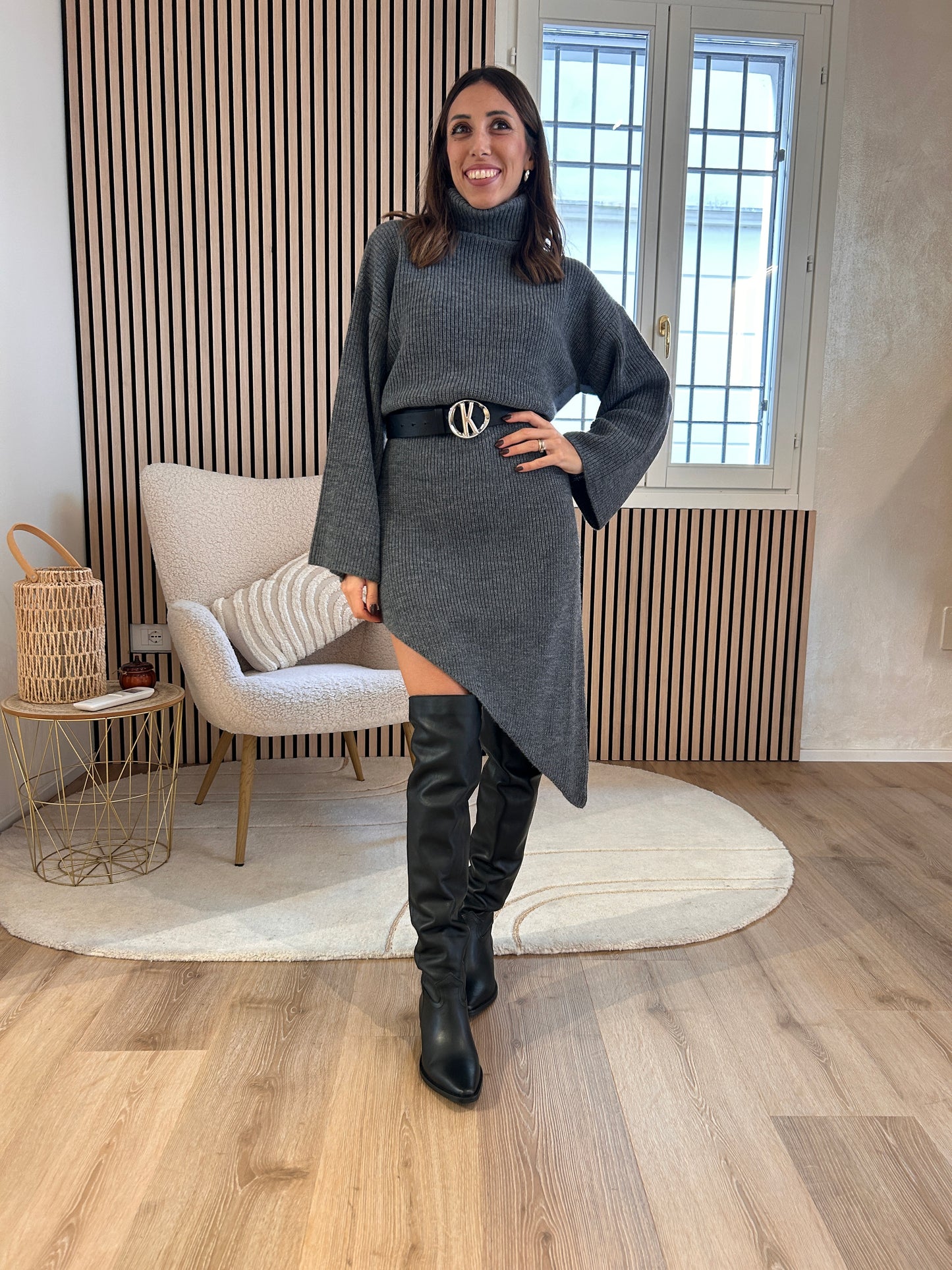 Abito dolcevita asimmetrico grigio