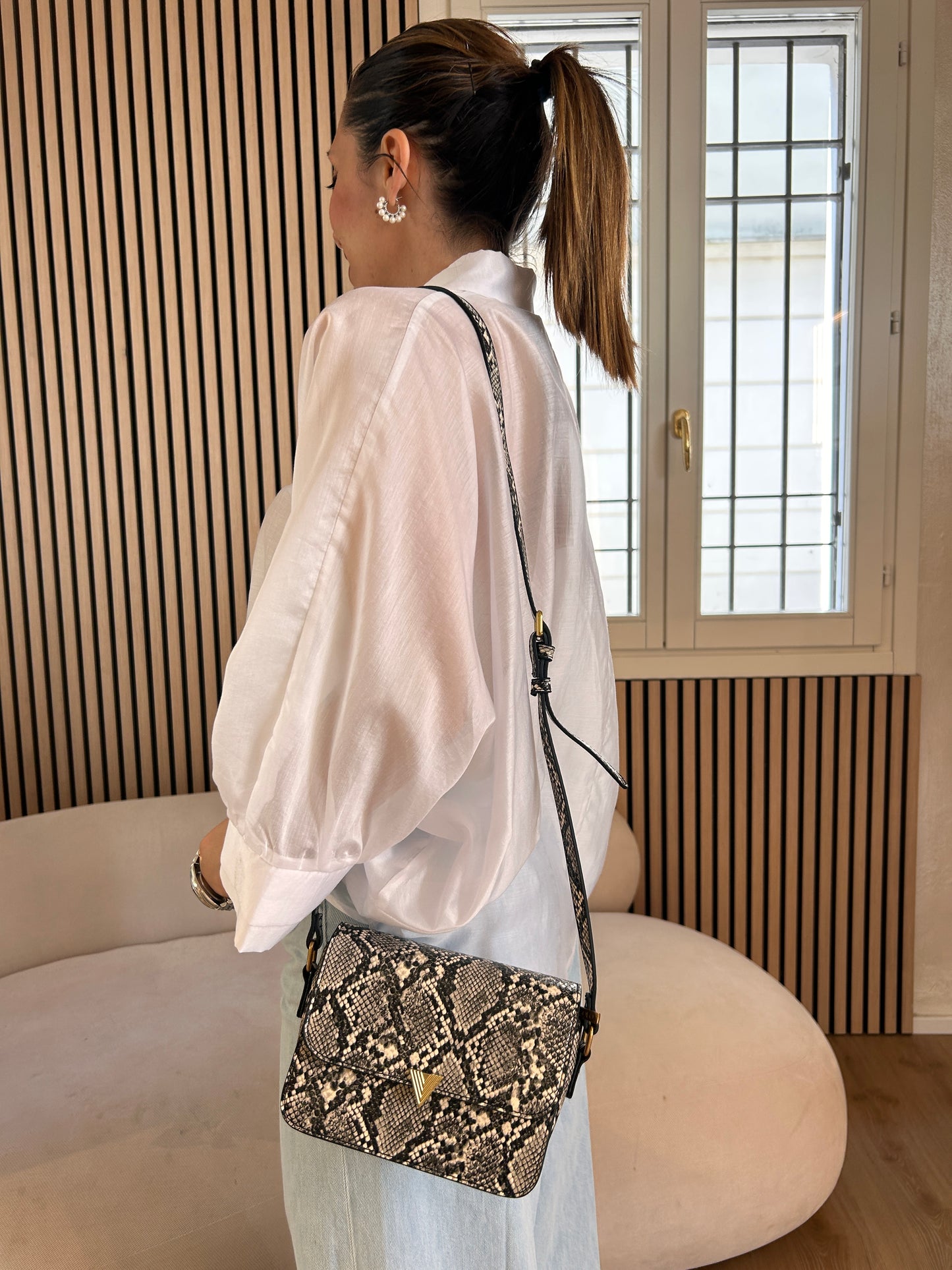 Borsa V lock bag