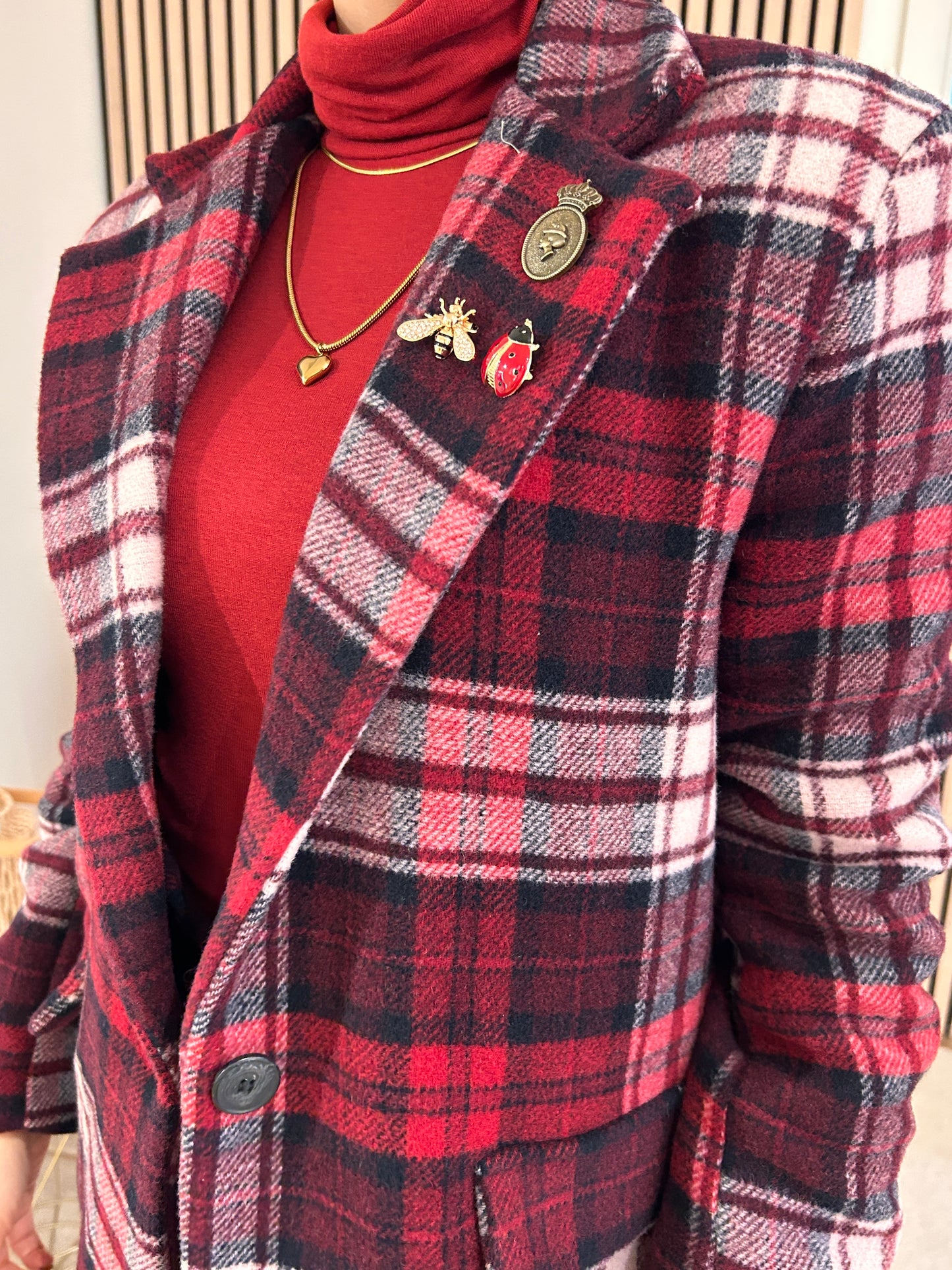 Giacca fantasia con spille