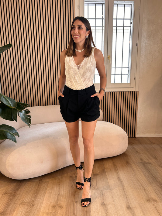 Shorts corto con pences