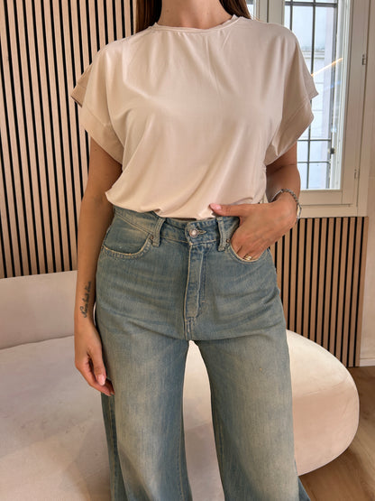 T-shirt in viscosa over beige