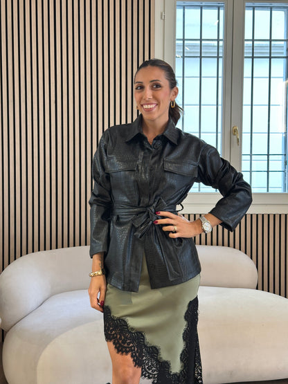 Camicia ecopelle con cintura