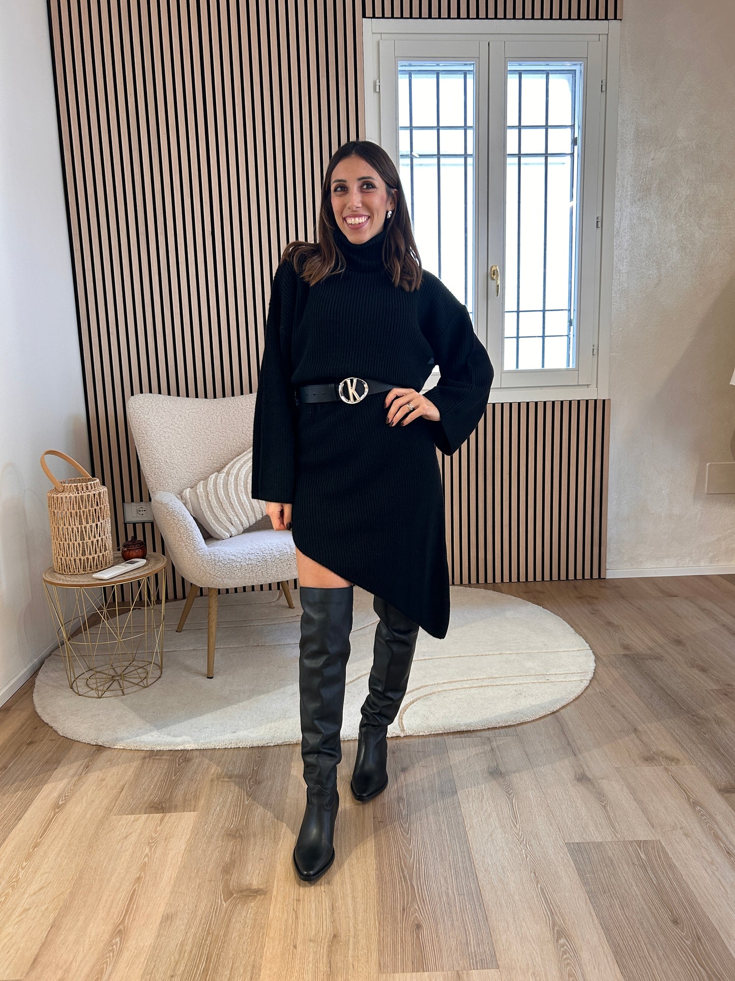 Abito dolcevita asimmetrico nero