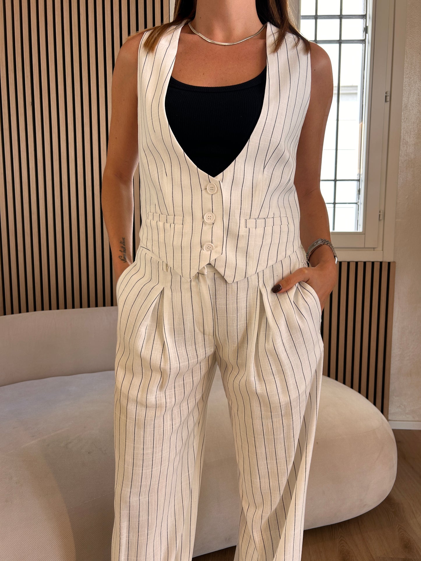 Gilet scollo ampio in lino gessato