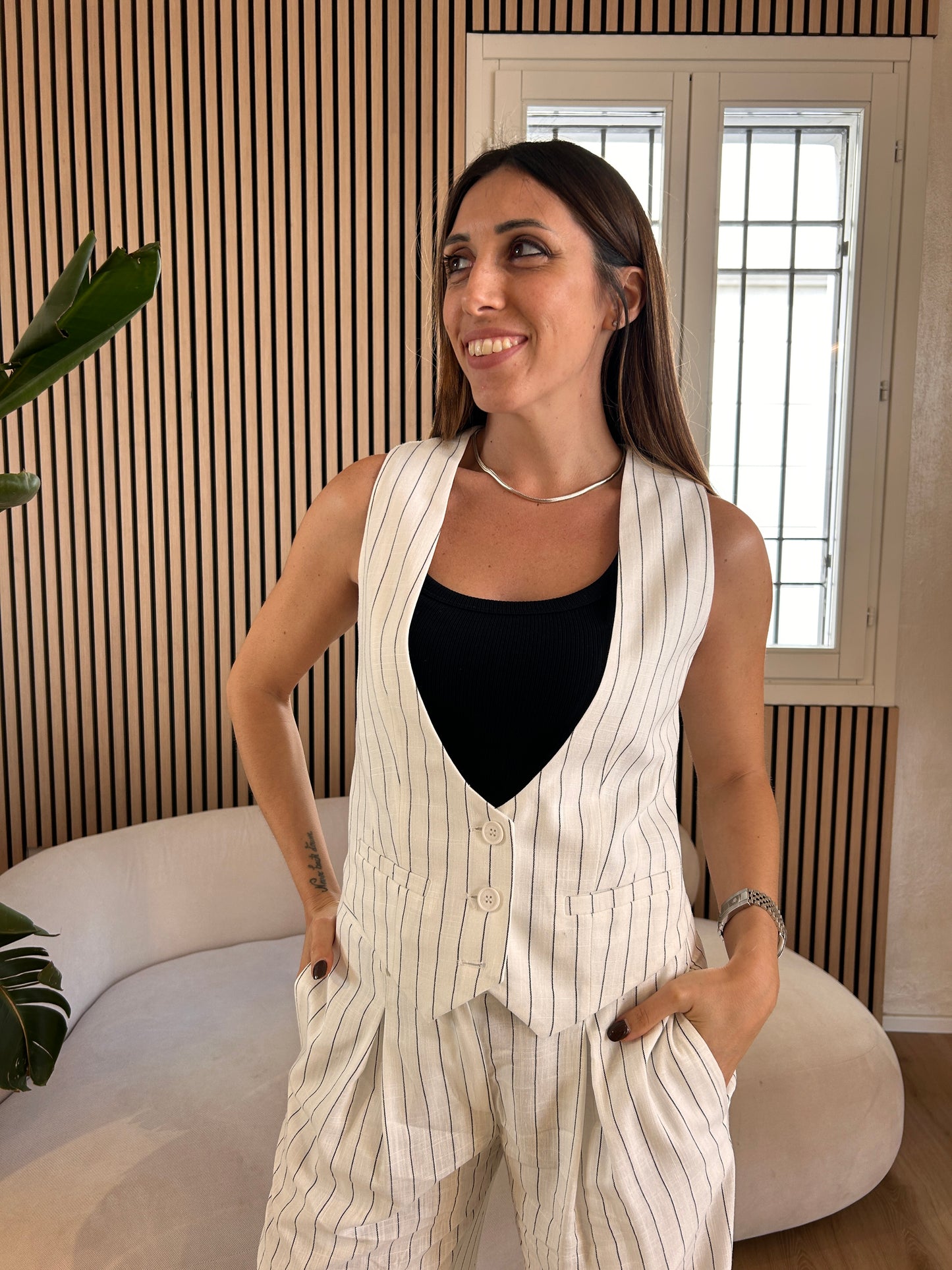 Gilet scollo ampio in lino gessato