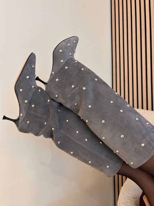 Stivale in camoscio e borchie