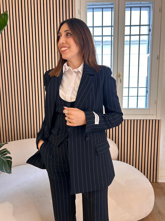 Giacca gessata blu doppiopetto con spalline